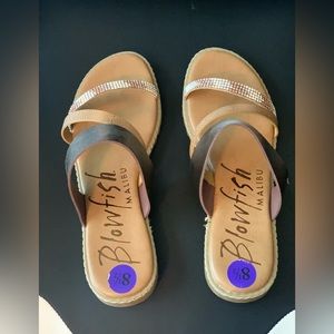 Women’s BLOWFISH tri- color strap sandals size 8 1/2  NWOT.